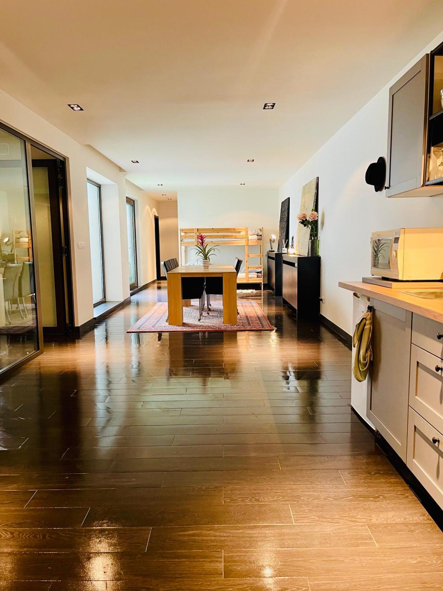 Down Town Spacious Loft Retreat With Private Parking Bruselas Exterior foto