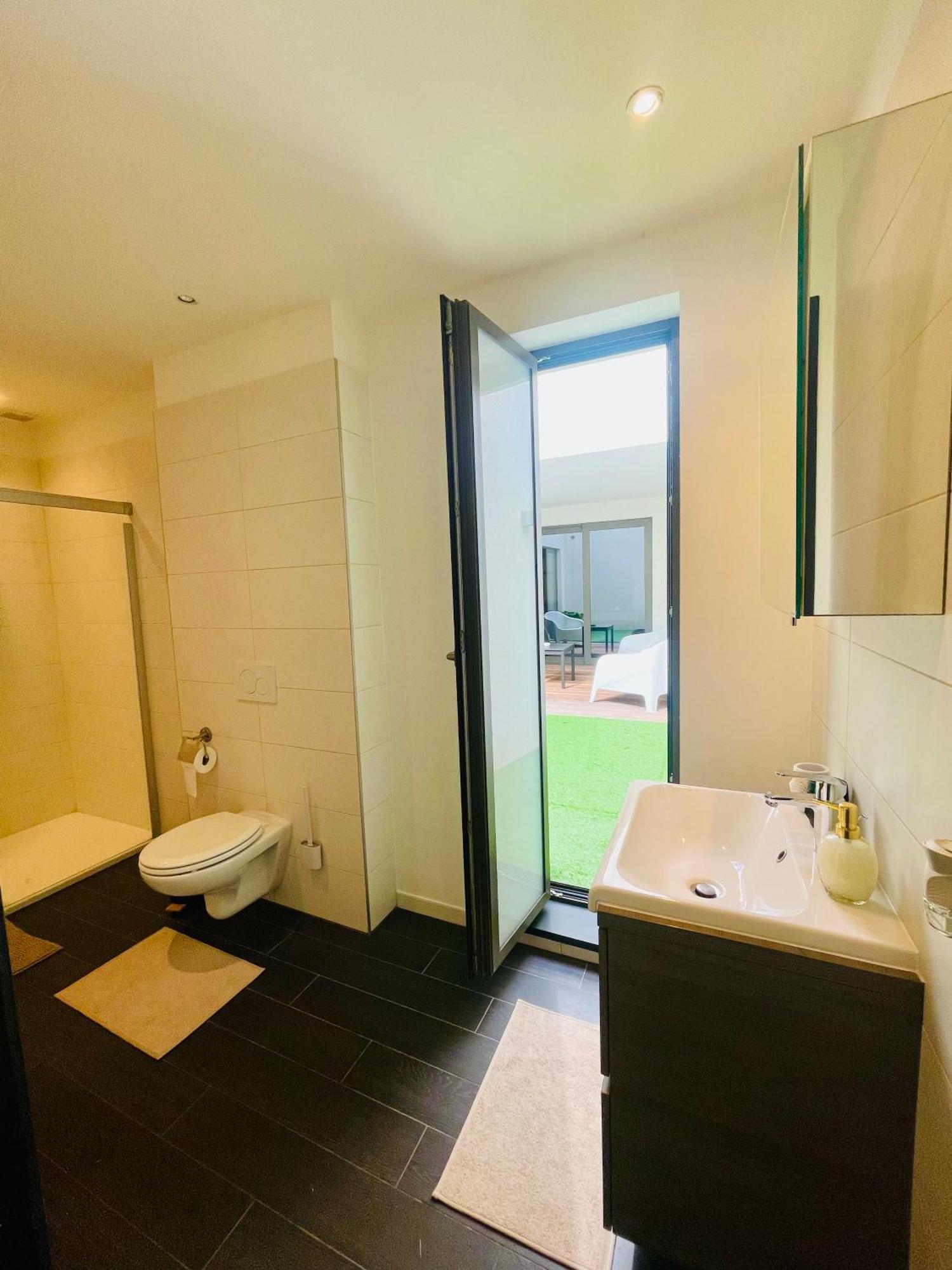 Down Town Spacious Loft Retreat With Private Parking Bruselas Exterior foto