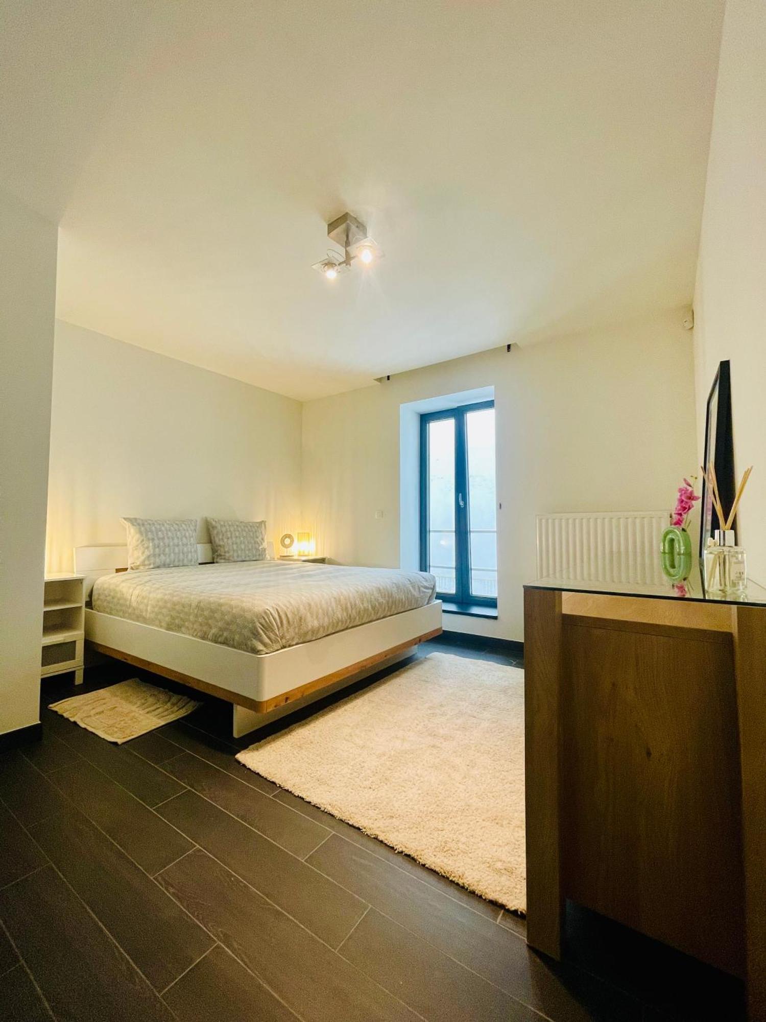 Down Town Spacious Loft Retreat With Private Parking Bruselas Exterior foto